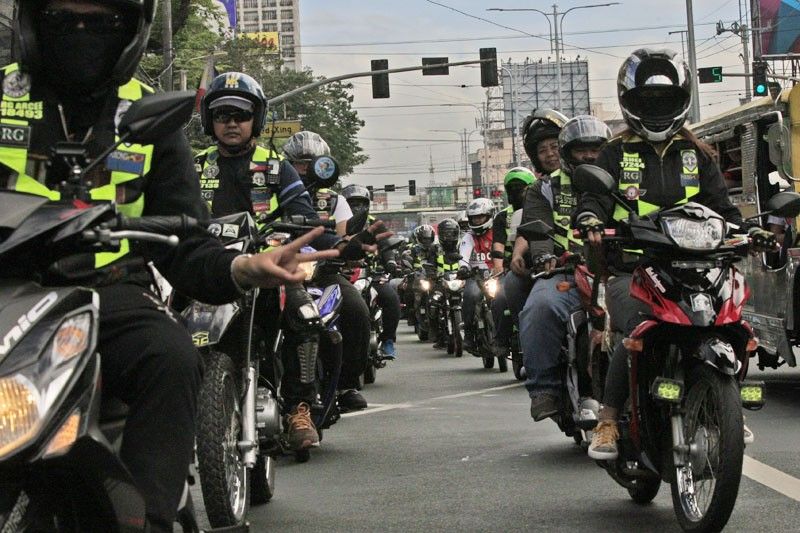 300 riders lumusob  sa Mendiola