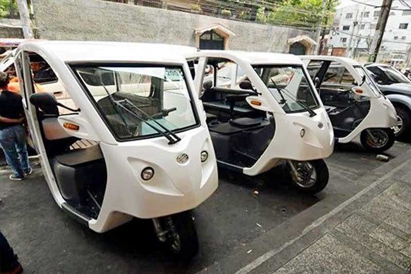Manila govâ��t gets e-trikes from Department of Energy