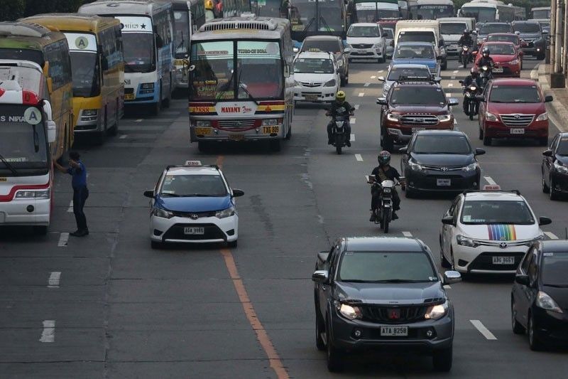 P1,800 motor vehicle  inspection fee pinatitigil