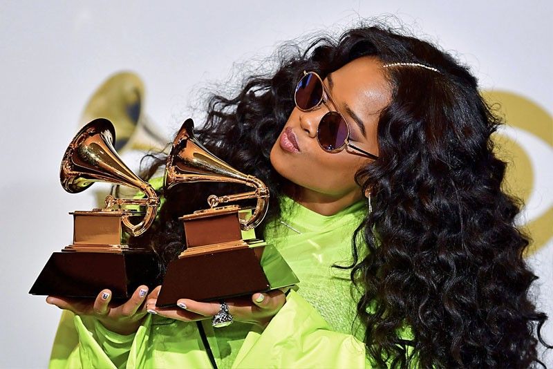 Filipino-American R&B singer takes home 2 Grammys