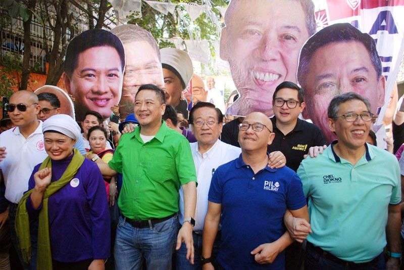 Otso Diretso goes house-to-house in Caloocan