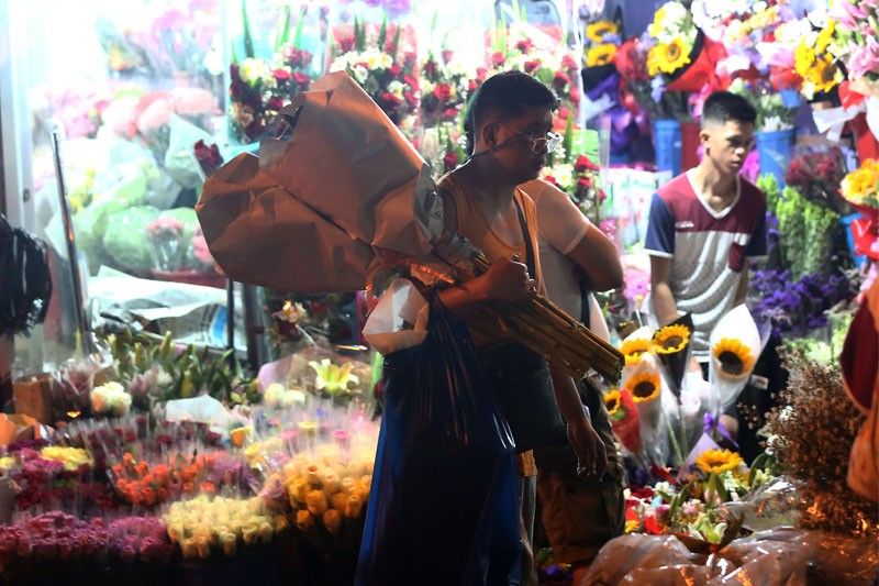 WATCH: Patrons start to flock Dangwa flower market ahead of Valentineâ��s Day