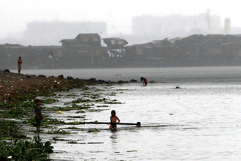 DILG: 95 LGUs around Manila Bay failed to comply with environmental laws