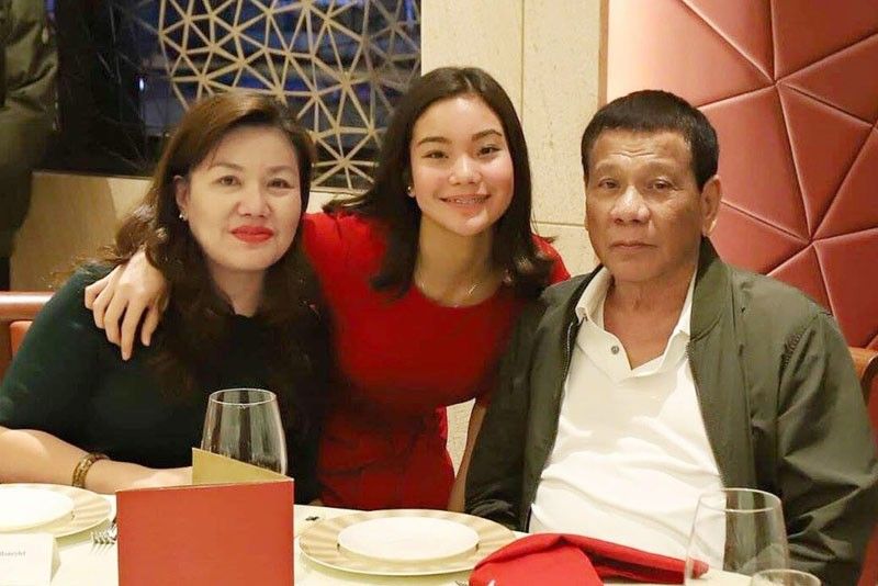 Duterte flies to Hong Kong For Honeyletâ��s birthday