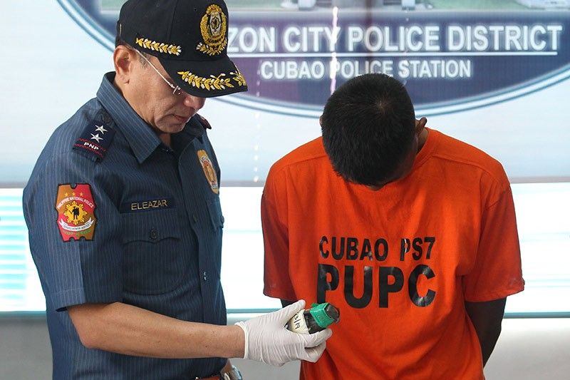 MRT-3 passenger arrested for possession of grenade