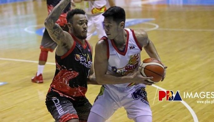 Rain or Shine's Mocon named Rookie of the Month by PBA scribes