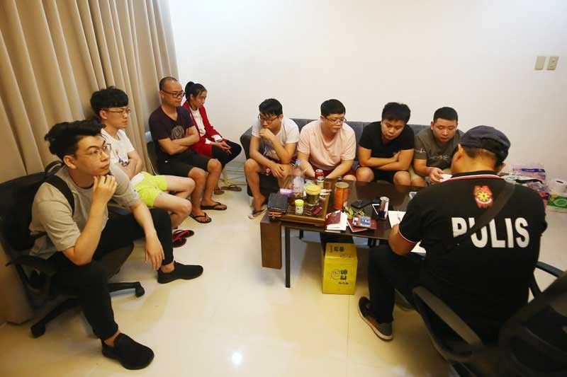 8 Chinese nabbed for online gambling