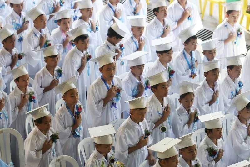 Deped Iloilo Foregoes Graduation Rites Gambaran vrogue.co