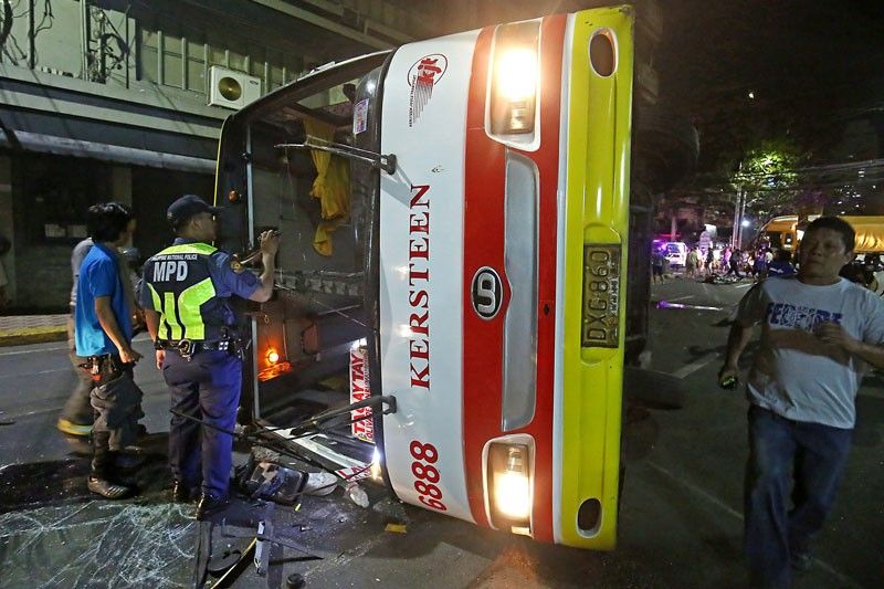 34 hurt in bus, truck collision in Manila