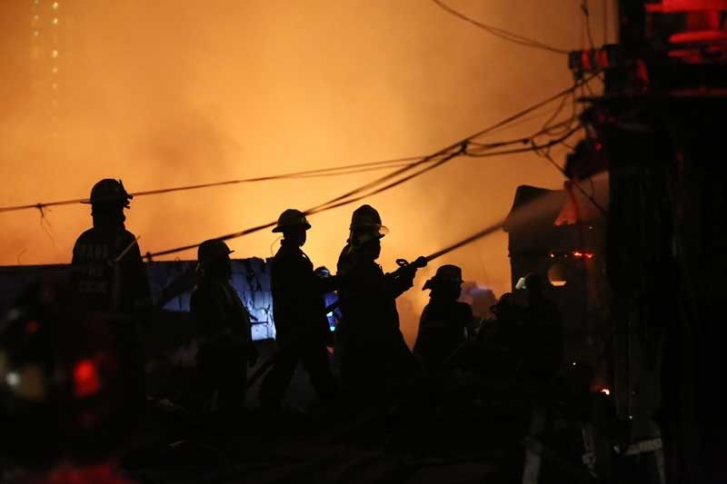 11 bahay sa Caloocan, sinunog ng 4 na maskarado