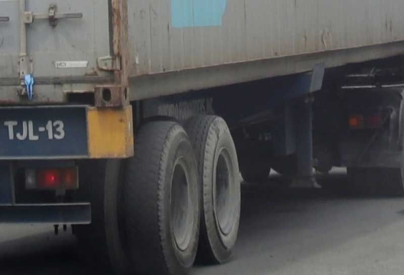 22-wheeler truck â��nagwalaâ��:  3 sugatan