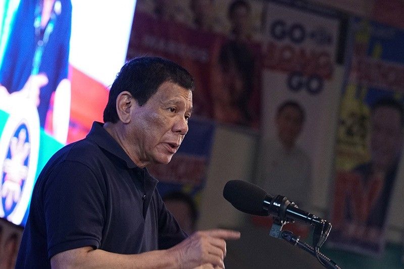 Duterte claims all priests are 'stupid'