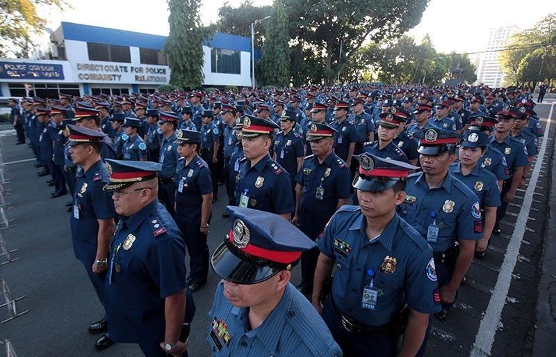 Pulis na nasibak sa puwesto may sahod pa rin