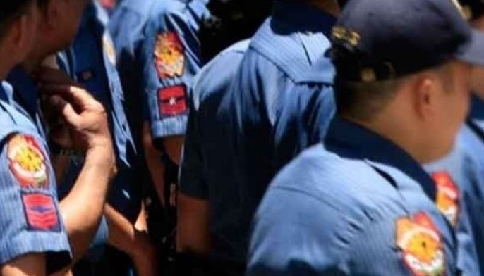Mga polis giawhag nga dili moapil sa politika