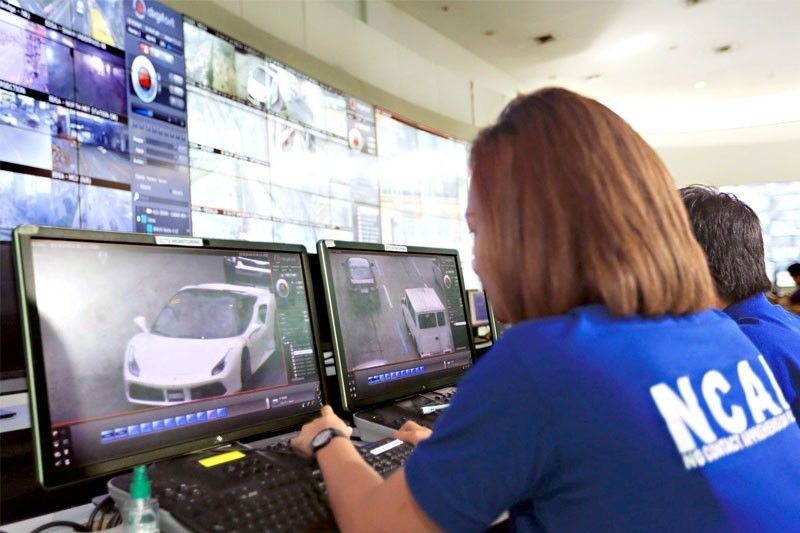 PNP chief Director General Oscar Albayalde said the use of cars with dark tints on the windshields poses a problem with the implementation of two laws: Republic Act 10913 or the Anti-Distracted Driving Act and RA 8750 or the Seat Belt Law.