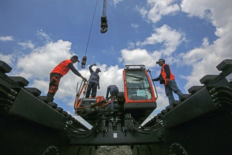DPWH eyes bigger machines for Manila Bay cleanup
