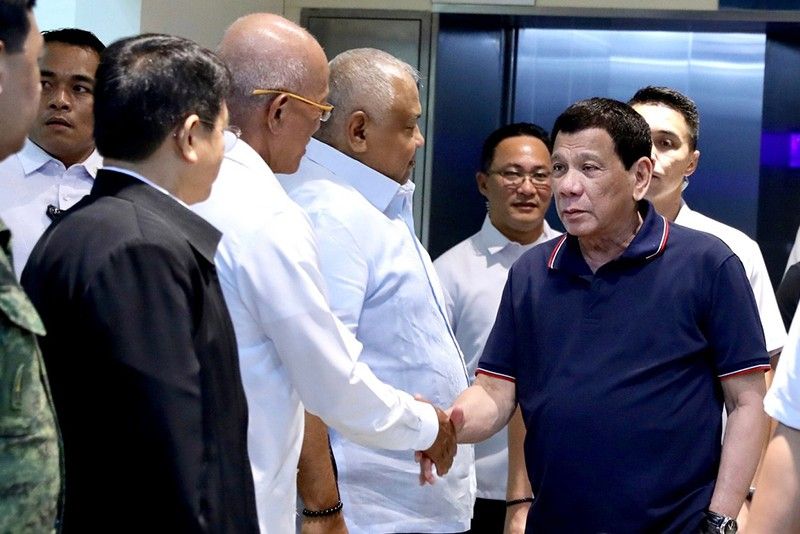 Duterte signs EO to fund salary hike for govâ��t workers despite budget deadlock