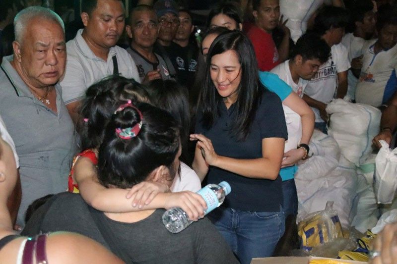 Joy Belmonte provides relief packs  to fire victims