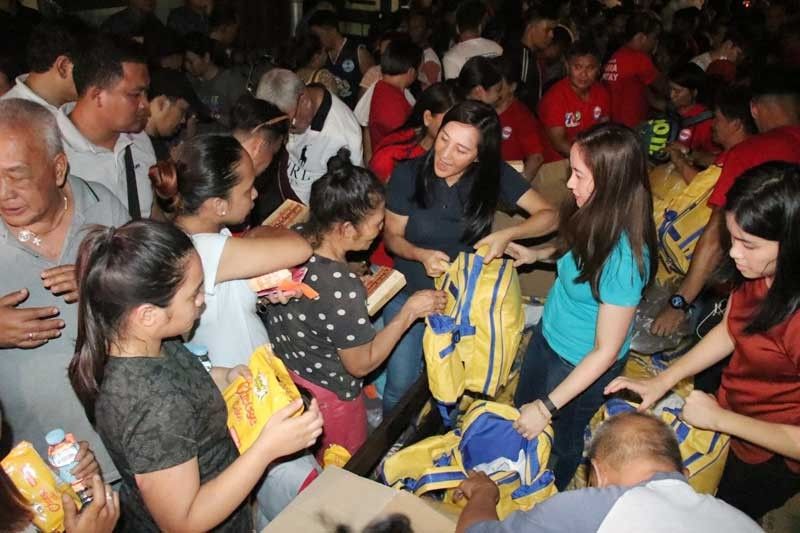 Joy Belmonte namahagi ng relief goods sa mga nasunugan sa Quezon City