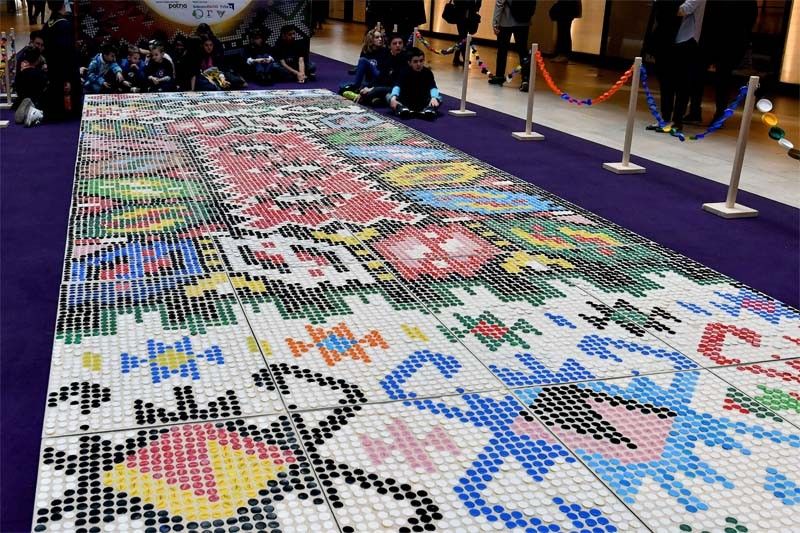 WATCH: Rug made of 25 thousand plastic bottle caps on display