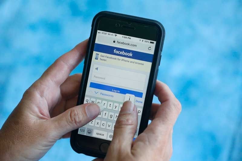 Facebook password mess alarms body