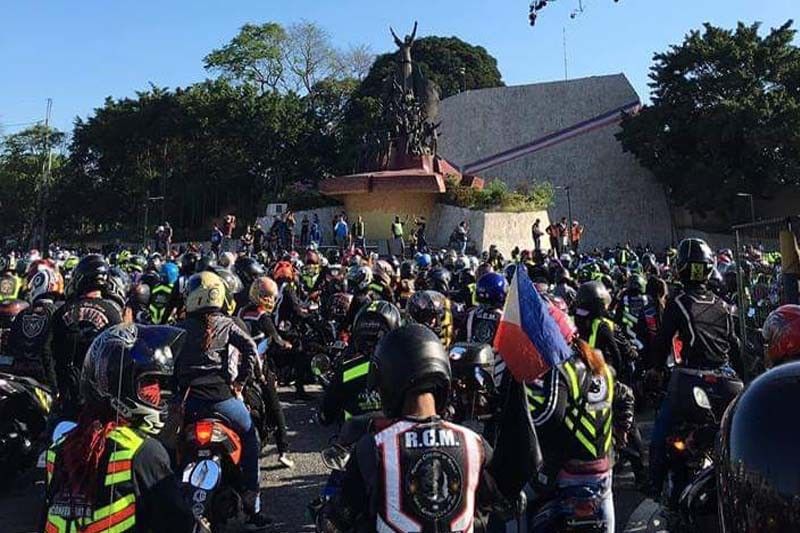 â��No to doble plakaâ��: Thousands of motorcycle riders hold nationwide protest