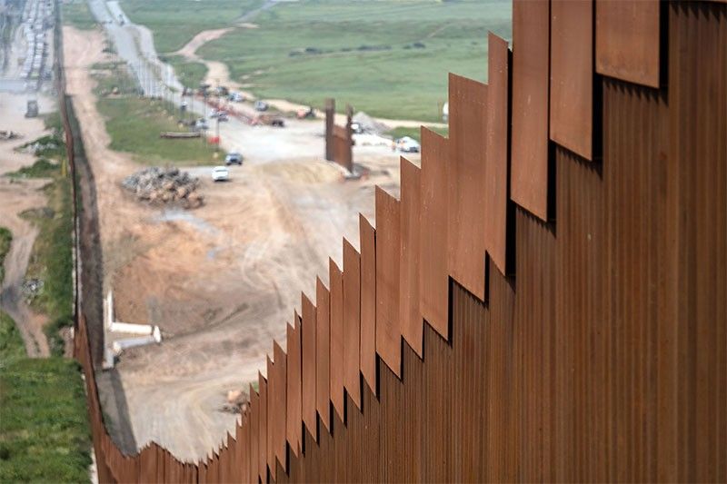 US lawmakers challenge Pentagon diversion of $1 billion for border wall