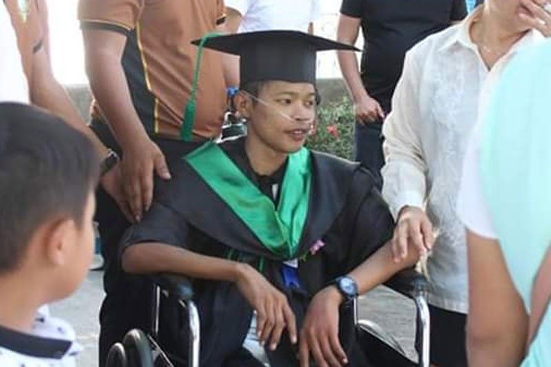 Student who finished  college despite  heart ailment dies