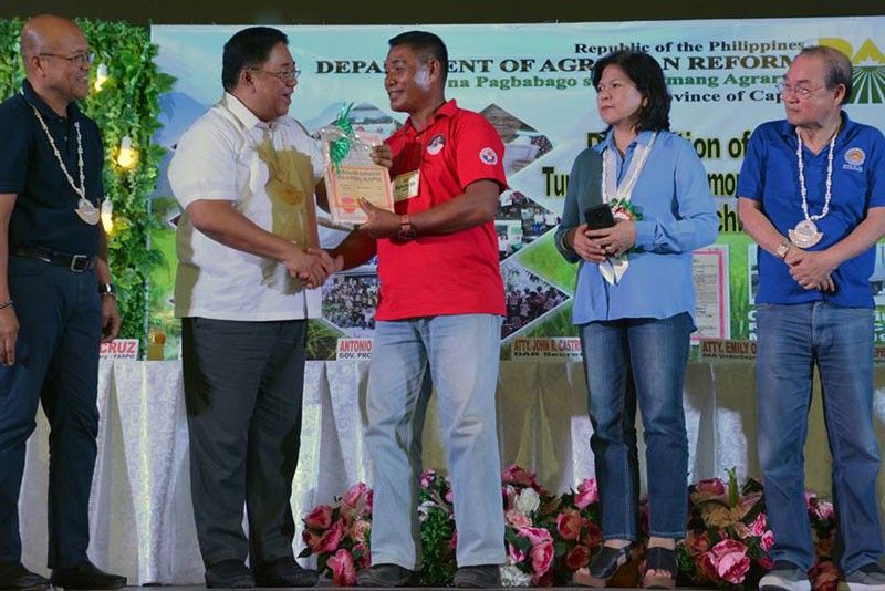 500 Pangasinan farmers receive land titles