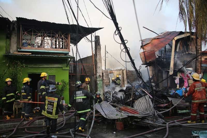 Sunog sa Muntinlupa, QC: 8 sugatan