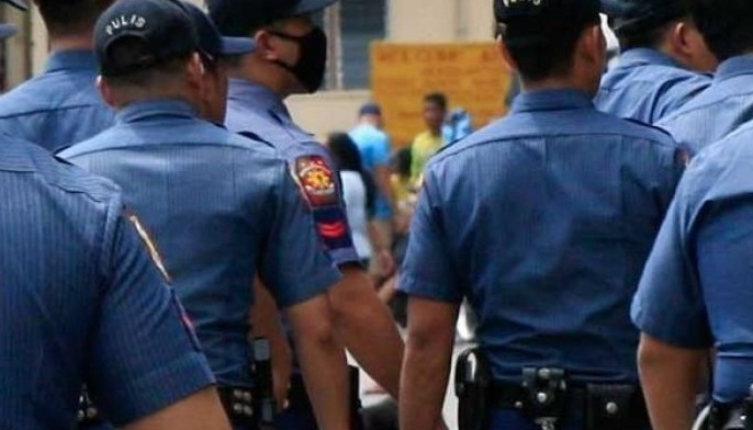 Pulis tinodas ng 10 rebelde sa sabungan