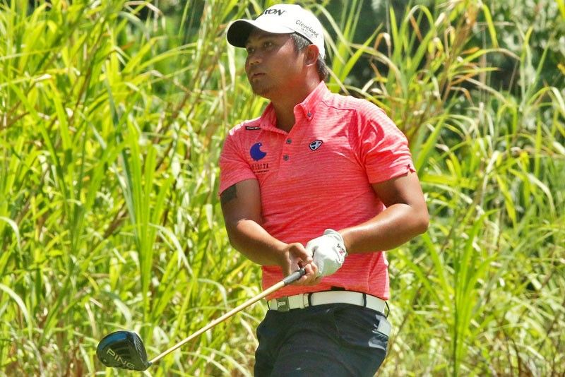 Hot Clyde Mondilla charges to 4-shot lead with 69