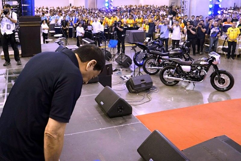 Duterte to suspend motorbike plate law
