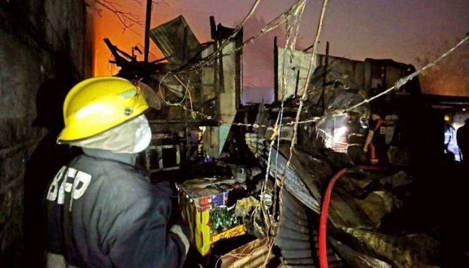Fire razes 26 houses in Quezon City
