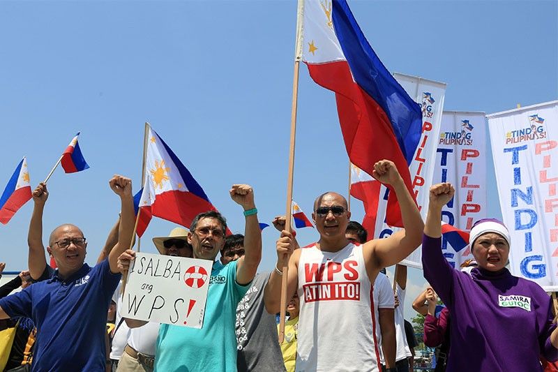 Opposition bets wave Philippine flag in Scarborough jump-off point