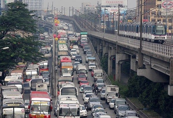 Buses replace MRT-3 trains during Holy Week shutdown
