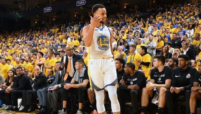 Curry fires Warriors but Sixers, Raptors stunned in NBA playoff openers