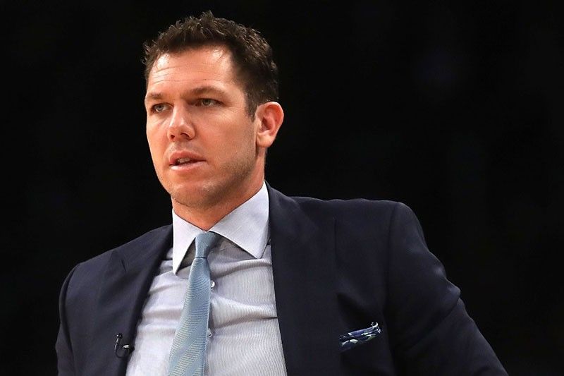 Luke Walton kinuha ng Sacramento