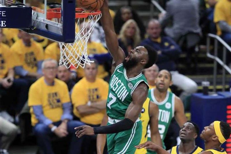 Celtics amoy ang sweep sa Pacers