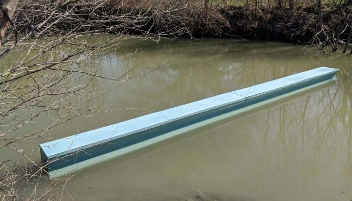 Giant barriers keep waste out of the oceans