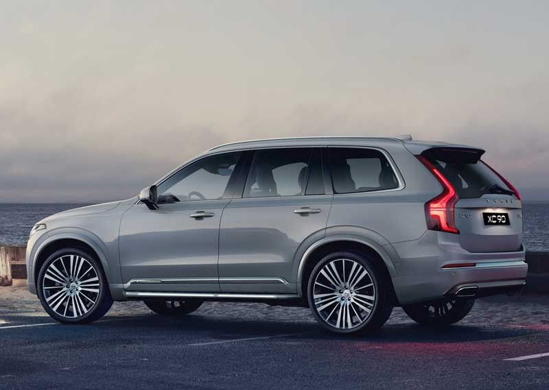 Reflections in the Volvo XC90