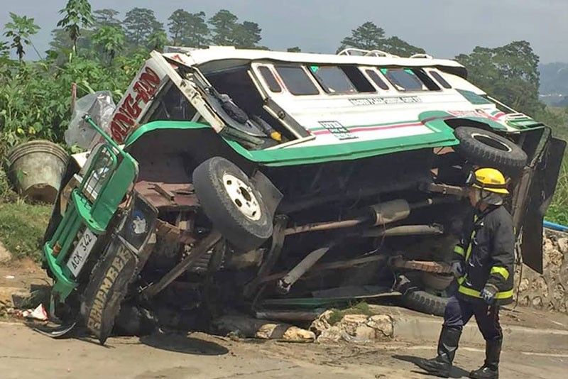 4 dead, 23 hurt in road mishap