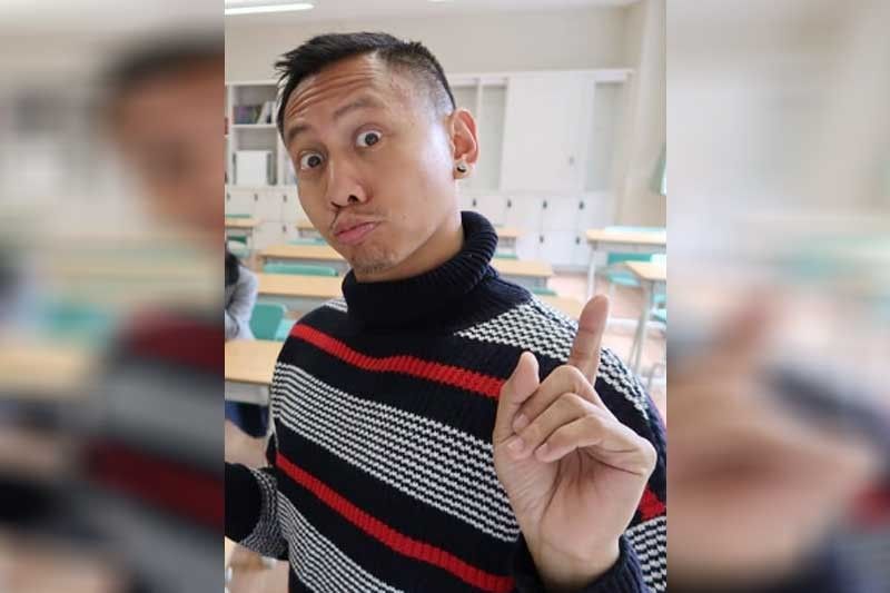 Singer na si Mikey Bustos nag-out na!