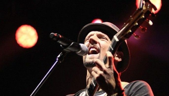 Jason Mraz collaborates with Pinoy artist&nbsp;Rene&eacute; Dominique