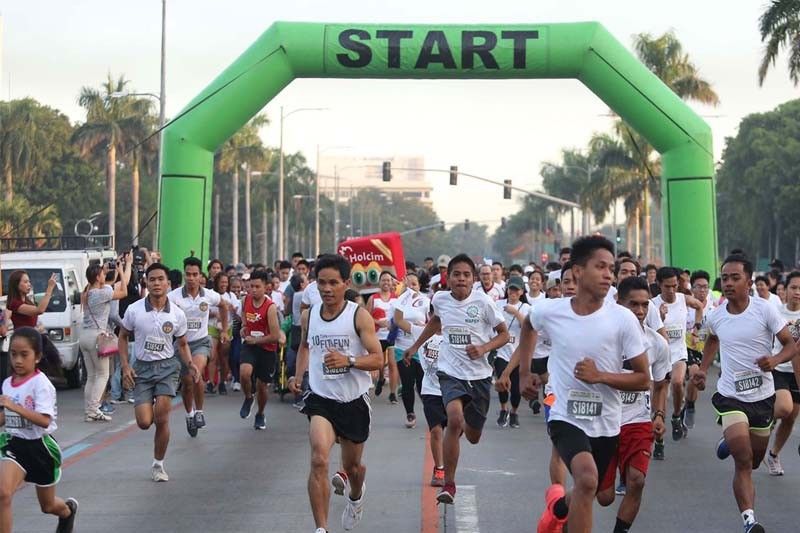 Thousands run for Manila Bay rehab