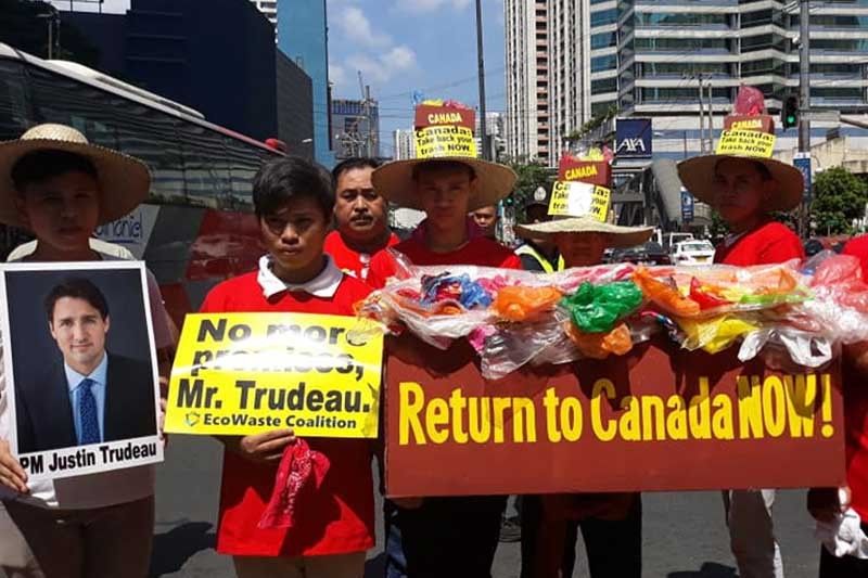 Groups hold protest to demand swift return of â��overstayingâ�� Canadian trash