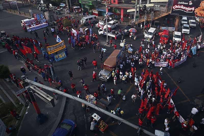 Duterte calls on Congress to pass measures for workers' rights