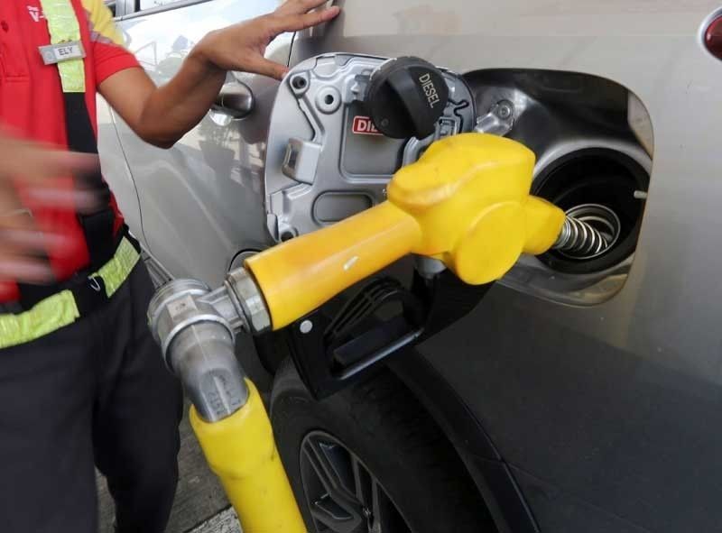 Oil price hikes not yet a threat to economy â�� NEDA