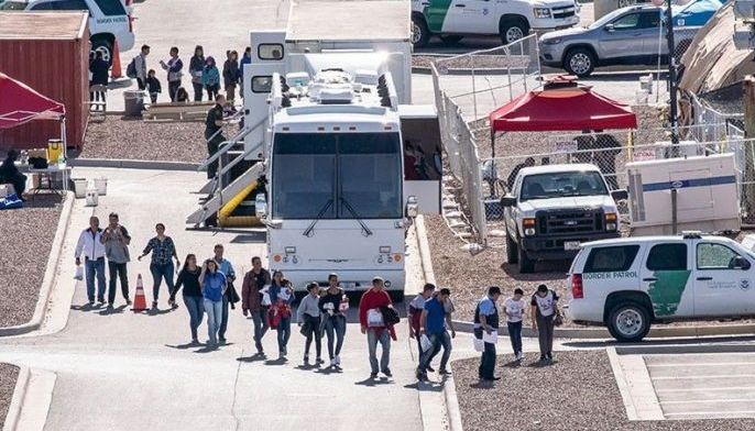 US to give migrants DNA tests to prove family ties