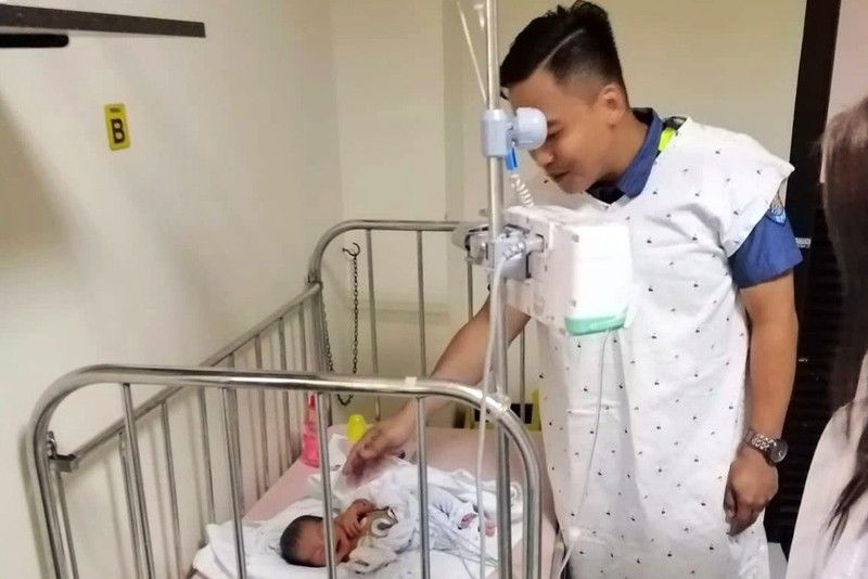 Caloocan cops get praise for saving newborn